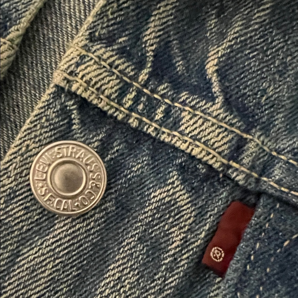 Levi’s Jean Jacket - Picture 9 of 9